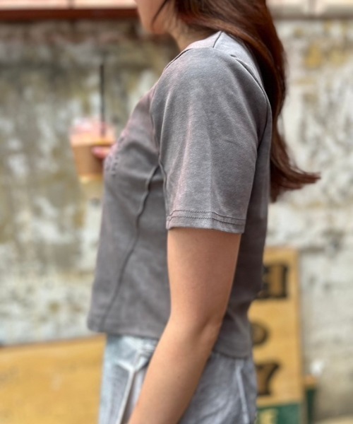 ipugo(イプゴ)の「ipugo/イプゴ エンボスロゴ トップス 秋物 秋服 2026年秋冬(Tシャツ/カットソー・レディース・チャコール/アイボリー・FREE)」の17枚目の写真
