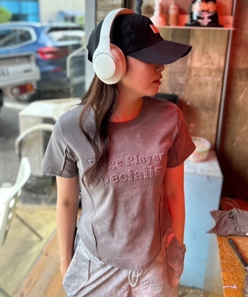 ipugo(イプゴ)の「ipugo/イプゴ エンボスロゴ トップス 秋物 秋服 2026年秋冬(Tシャツ/カットソー・レディース・チャコール/アイボリー・FREE)」の21枚目の写真