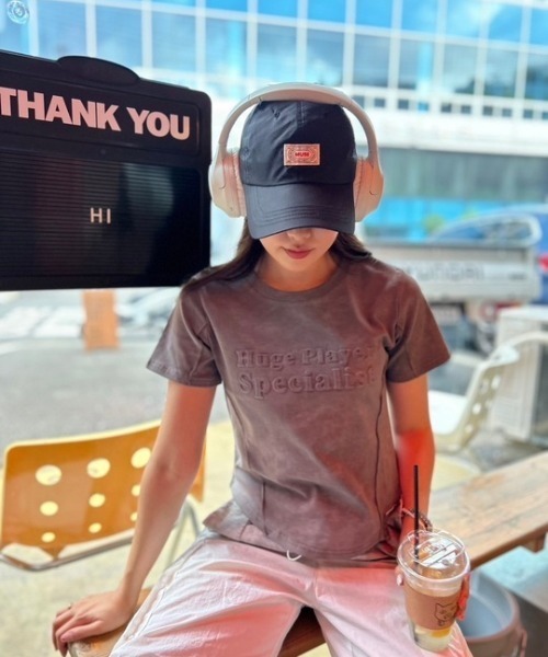 ipugo(イプゴ)の「ipugo/イプゴ エンボスロゴ トップス 秋物 秋服 2026年秋冬(Tシャツ/カットソー・レディース・チャコール/アイボリー・FREE)」の22枚目の写真