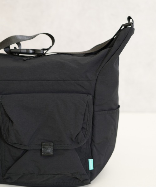 NAUGHTIAM（ノーティアム）の「【NAUGHTIAM/ノーティアム】 ダブルフラップショルダー（ショルダーバッグ・メンズ・グレー/ベージュ/ブラック・FREE）」の7枚目の写真