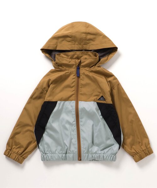 BREEZE（ブリーズ）の「【フードがしまえる】カラバリウィンドブレーカー（ナイロンジャケット・キッズ・ブラック/キャメル/レッド/ピンク/レインボー/ブルー・160/150/110/100/120/140/130/90）」の4枚目の写真