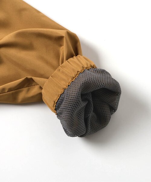 BREEZE（ブリーズ）の「【フードがしまえる】カラバリウィンドブレーカー（ナイロンジャケット・キッズ・ブラック/キャメル/レッド/ピンク/レインボー/ブルー・160/150/110/100/120/140/130/90）」の19枚目の写真