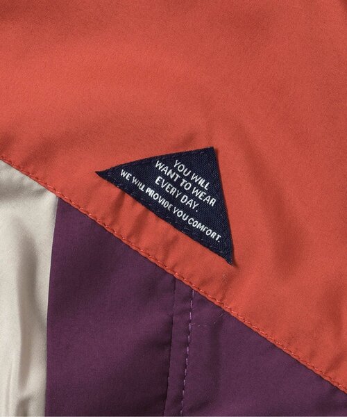 BREEZE（ブリーズ）の「【フードがしまえる】カラバリウィンドブレーカー（ナイロンジャケット・キッズ・ブラック/キャメル/レッド/ピンク/レインボー/ブルー・160/150/110/100/120/140/130/90）」の20枚目の写真