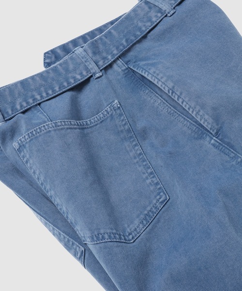 LEMAIRE（ルメール）の「TWISTED BELTED PANTS（デニムパンツ・メンズ・ブルー・XS/S/M）」の4枚目の写真