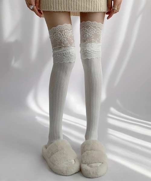 Vipoa(ヴィポア)の「lace knee high socks(ソックス/靴下・レディース・ホワイト/ライトグレー/グレー/ブラック・FREE)」の15枚目の写真