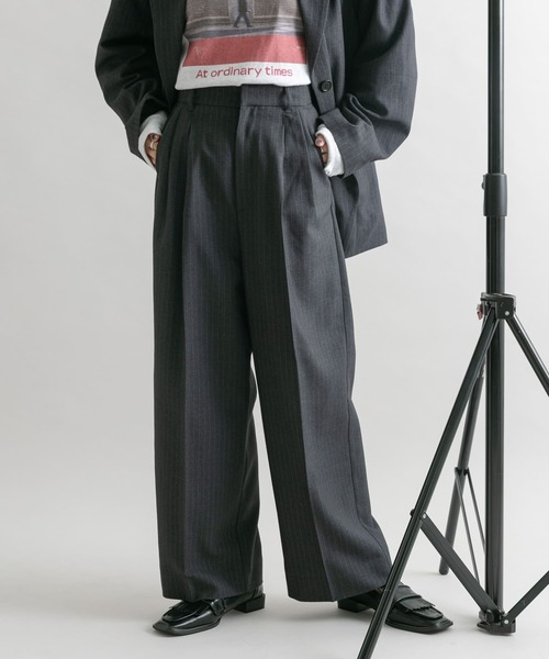 KBF（ケイビーエフ）の「『2サイズ展開』タックストレートスラックス（その他パンツ・レディース・ブラック/グレー系その他/ブラウン・36/38）」の2枚目の写真