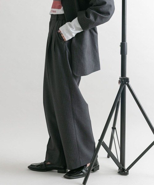 KBF（ケイビーエフ）の「『2サイズ展開』タックストレートスラックス（その他パンツ・レディース・ブラック/グレー系その他/ブラウン・36/38）」の20枚目の写真