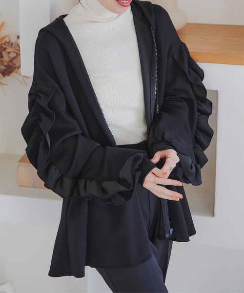 KOBE LETTUCE(コウベレタス)の「袖フリルペプラムダイバーパーカー(パーカー・レディース・アイボリー/ブラック/チャコール・M)」の6枚目の写真