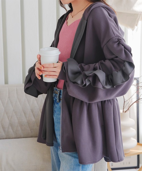 KOBE LETTUCE(コウベレタス)の「袖フリルペプラムダイバーパーカー(パーカー・レディース・アイボリー/ブラック/チャコール・M)」の8枚目の写真