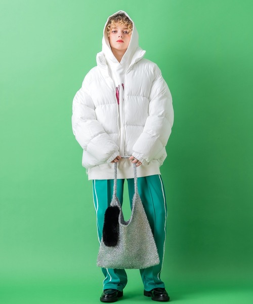 an meets zakka(アンミツザッカ)の「an meets zakka メタリックシャギーファーニットハンドバッグ(ショルダーバッグ・レディース・ブラック/グレー・ONESIZE)」の7枚目の写真