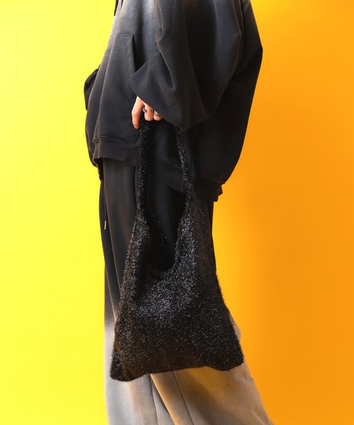 an meets zakka(アンミツザッカ)の「an meets zakka メタリックシャギーファーニットハンドバッグ(ショルダーバッグ・レディース・ブラック/グレー・ONESIZE)」の10枚目の写真