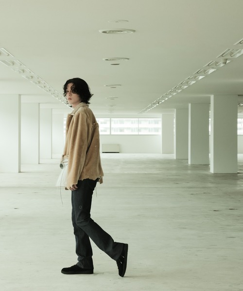 DIET BUTCHER（ダイエットブッチャー）の「DIET BUTCHER/ダイエットブッチャーEcopel sheepskin blouson ムートンブルゾン（ムートンコート・メンズ・ライトベージュ/ブラック・3/2）」の4枚目の写真