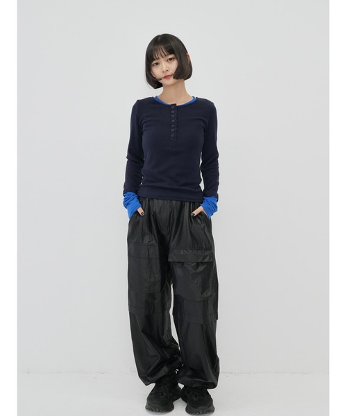 Enewd nina(エニュードニーナ)の「【ZOZO限定】ハーフボタン バイカラー トップス 長袖 カットソー【 秋冬新作 】(Tシャツ/カットソー・レディース・ブルー・FREE)」の12枚目の写真