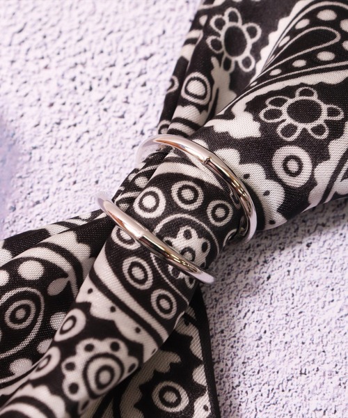 BAYBLO（ベイブロ）の「(BL)スカーフリング（バンダナ/スカーフ・レディース・ゴールド系5/ゴールド系4/シルバー系2/シルバー系1/ゴールド系2/ゴールド系1/シルバー系7/シルバー系6/シルバー系5/シルバー系4/ゴールド系7/ゴールド系6/シルバー系3/ゴールド系3・ONE SIZE）」の3枚目の写真