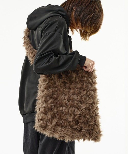 ROOPTOKYO(ループトウキョウ)の「フェイクファーショルダーバッグ(ショルダーバッグ・メンズ・ブラウン・FREE)」の12枚目の写真