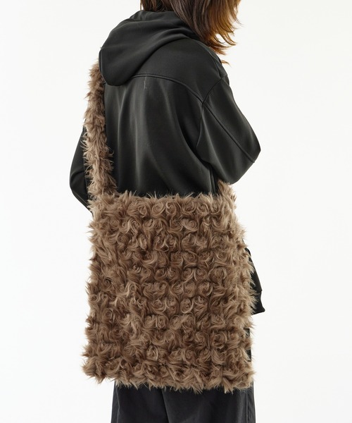 ROOPTOKYO(ループトウキョウ)の「フェイクファーショルダーバッグ(ショルダーバッグ・メンズ・ブラウン・FREE)」の13枚目の写真