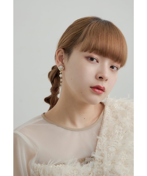 niana(ニアナ)の「パールロングイヤリング 結婚式 二次会 同窓会 お呼ばれ フォーマル オケージョン ゴールド シルバー ホワイト ボリューム 長め(イヤリング・レディース・ゴールド/シルバー・FREE)」の5枚目の写真