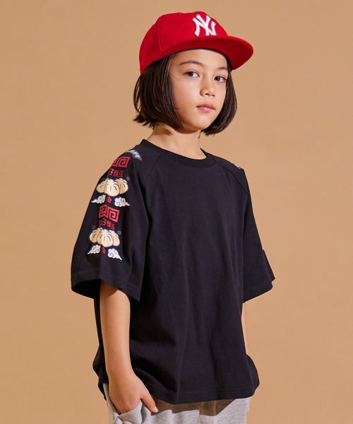 PAIRMANON STREET(ペアマノンストリート)の「【PAIRMANON STREET】ラグラン 袖 プリント 半袖 Tシャツ(Tシャツ/カットソー・キッズ・ブラック系その他2/ブラック/ブラック系その他3/ブラック系その他/ブルー/ホワイト系その他2/ベージュ/ホワイト/ホワイト系その他3/ホワイト系その他/グリーン/パープル系その他/ブラック系その他4・140/110/90/160/150/120/130/100)」の6枚目の写真