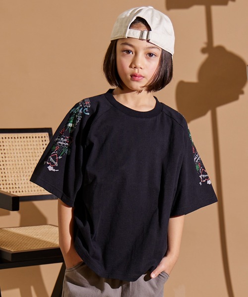 PAIRMANON STREET(ペアマノンストリート)の「【PAIRMANON STREET】ラグラン 袖 プリント 半袖 Tシャツ(Tシャツ/カットソー・キッズ・ブラック系その他2/ブラック/ブラック系その他3/ブラック系その他/ブルー/ホワイト系その他2/ベージュ/ホワイト/ホワイト系その他3/ホワイト系その他/グリーン/パープル系その他/ブラック系その他4・140/110/90/160/150/120/130/100)」の9枚目の写真