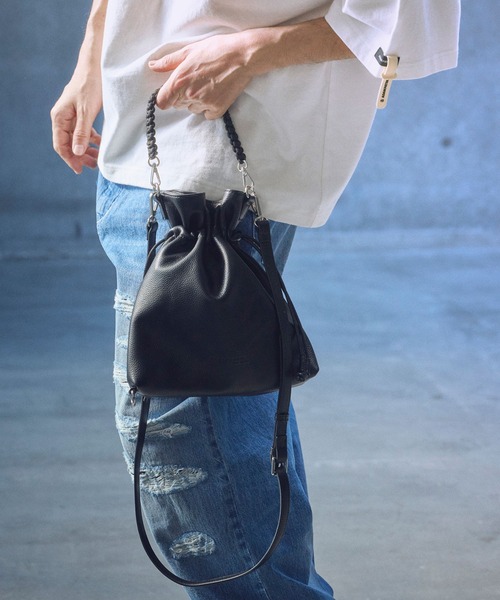 ADAM PATEK（アダムパテック）の「ADAMPATEK/new shrink leather drawstring mini bag/レザー巾着ミニバッグ(AP2519037)（ハンドバッグ・レディース・ブラック・FREE）」の4枚目の写真