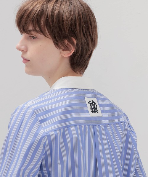 BAUM UND PFERDGARTEN(バウムウンドヘルガーデン)の「BAUM UND PFERDGARTEN / MEJRA(ストライプ柄シャツ 24084)(シャツ/ブラウス・レディース・ブルー・36)」の7枚目の写真