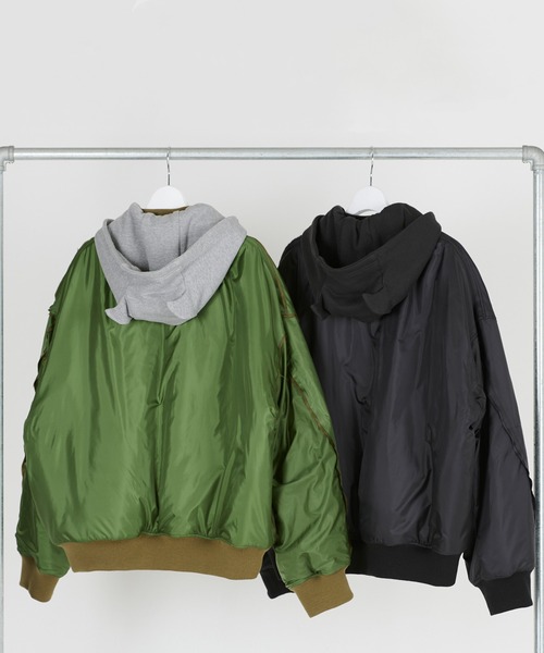 DISCOVERED（ディスカバード）の「DISCOVERED DEVILS EAR HOODIE DOWN MA-1（MA-1・メンズ・カーキ/ブラック・1/3）」の3枚目の写真