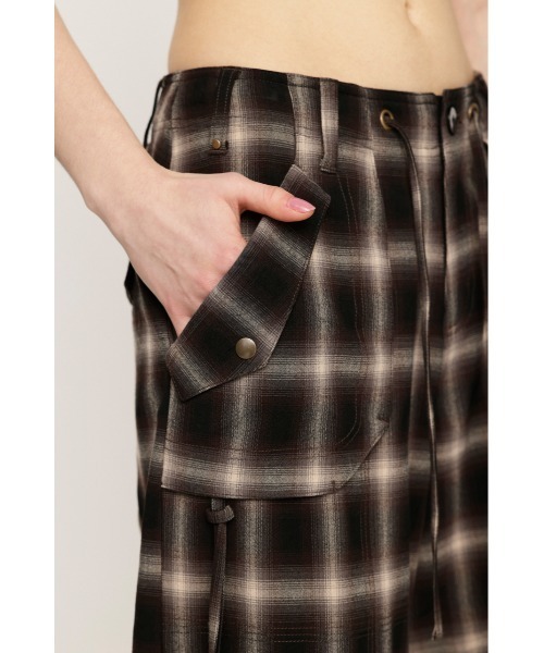 SLY(スライ)の「DAMAGE LACE CHECK MIDDLE PT ダメージ レース チェック ミドル パンツ(スラックス・レディース・ブラック系その他2/ブラウン系その他2・1/2)」の15枚目の写真