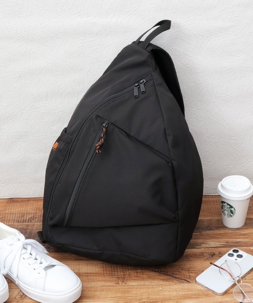 UNIVERSAL OVERALL(ユニバーサルオーバーオール)の「撥水 ソフトポリエステル ワンショルダー スリング ボディバッグ 大容量(ボディバッグ/ウエストポーチ・メンズ・ブラック・FREE)」の12枚目の写真