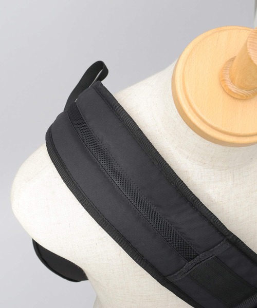 UNIVERSAL OVERALL(ユニバーサルオーバーオール)の「撥水 ソフトポリエステル ワンショルダー スリング ボディバッグ 大容量(ボディバッグ/ウエストポーチ・メンズ・ブラック・FREE)」の22枚目の写真