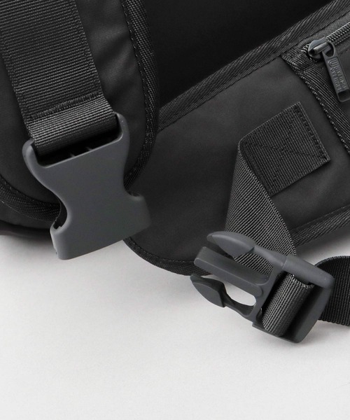 UNIVERSAL OVERALL(ユニバーサルオーバーオール)の「撥水 ソフトポリエステル ワンショルダー スリング ボディバッグ 大容量(ボディバッグ/ウエストポーチ・メンズ・ブラック・FREE)」の21枚目の写真