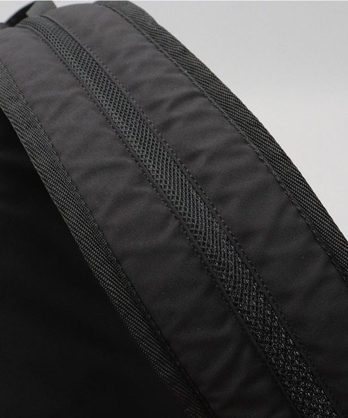 UNIVERSAL OVERALL(ユニバーサルオーバーオール)の「撥水 ソフトポリエステル ワンショルダー スリング ボディバッグ 大容量(ボディバッグ/ウエストポーチ・メンズ・ブラック・FREE)」の20枚目の写真