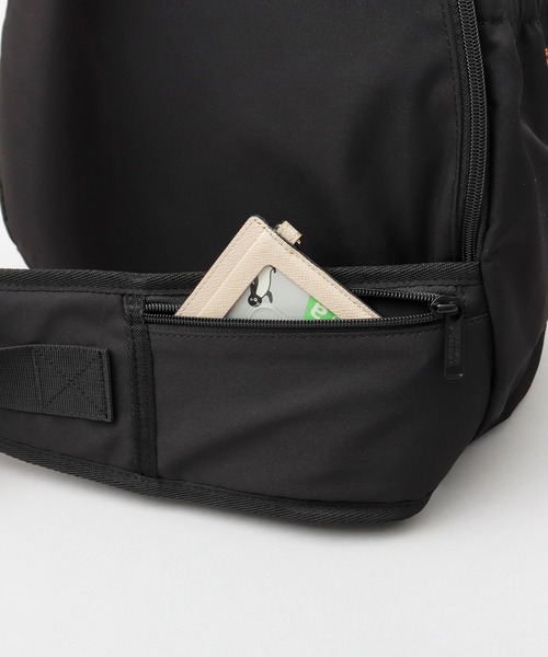 UNIVERSAL OVERALL(ユニバーサルオーバーオール)の「撥水 ソフトポリエステル ワンショルダー スリング ボディバッグ 大容量(ボディバッグ/ウエストポーチ・メンズ・ブラック・FREE)」の19枚目の写真