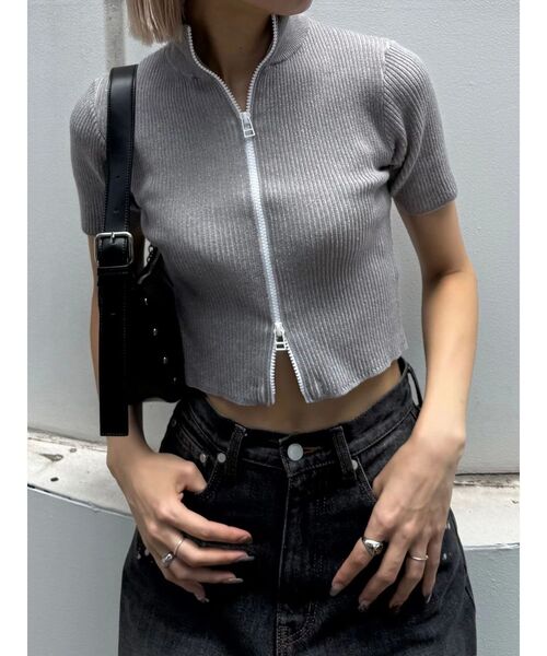 EMODA(エモダ)の「プレーティングハーフリブジップニット(ニット/セーター・レディース・グレー/ブラック/グリーン・FREE)」の1枚目の写真