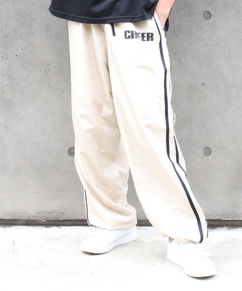 CHEER(チアー)の「サイドラインシャカシャカロングパンツ(その他パンツ・レディース・ベージュ/ブラック/ホワイト・S/L/M)」の4枚目の写真