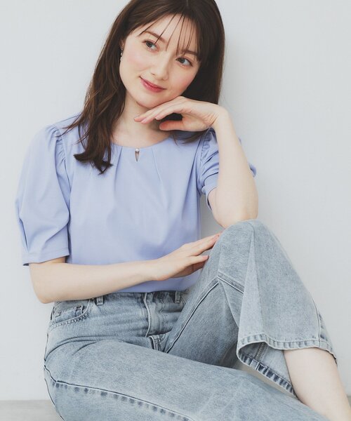 index(インデックス)の「フロントパール調タックパフトップス【UV/接触冷感/洗濯機洗い可】(Tシャツ/カットソー・レディース・チャコールグレー/ライトイエロー系/ナチュラル/ライトブルー・36/38/40/42)」の4枚目の写真