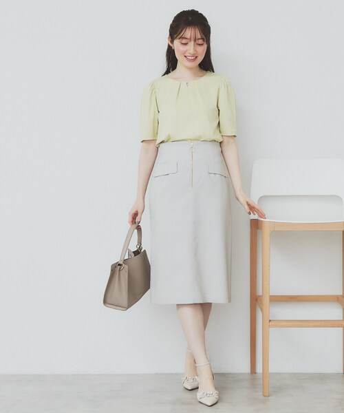 index(インデックス)の「フロントパール調タックパフトップス【UV/接触冷感/洗濯機洗い可】(Tシャツ/カットソー・レディース・チャコールグレー/ライトイエロー系/ナチュラル/ライトブルー・36/38/40/42)」の17枚目の写真