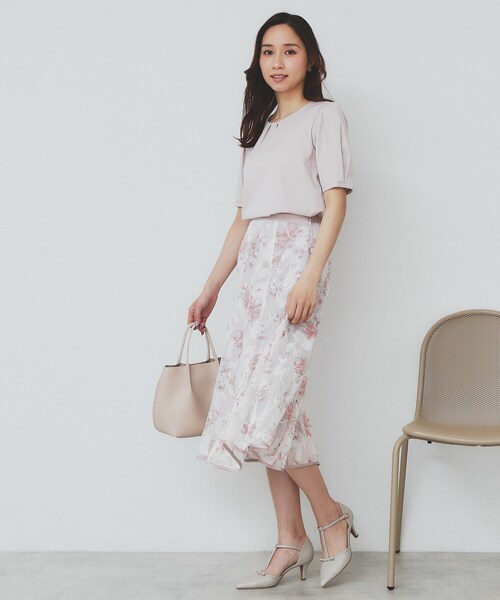 index(インデックス)の「フロントパール調タックパフトップス【UV/接触冷感/洗濯機洗い可】(Tシャツ/カットソー・レディース・チャコールグレー/ライトイエロー系/ナチュラル/ライトブルー・36/38/40/42)」の9枚目の写真