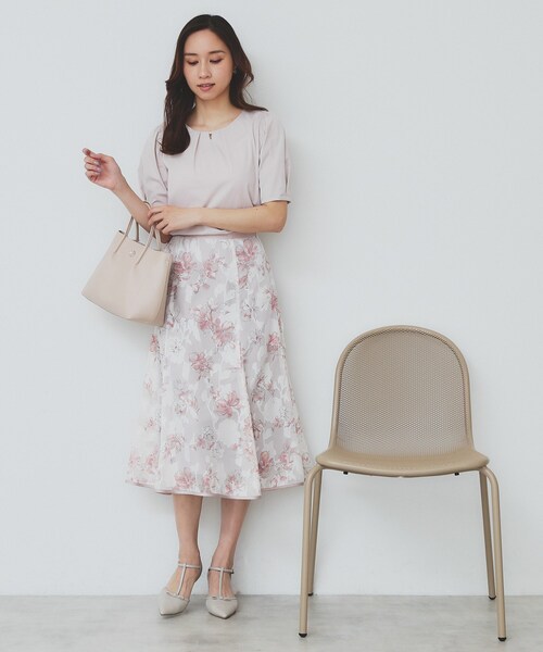 index(インデックス)の「フロントパール調タックパフトップス【UV/接触冷感/洗濯機洗い可】(Tシャツ/カットソー・レディース・チャコールグレー/ライトイエロー系/ナチュラル/ライトブルー・36/38/40/42)」の10枚目の写真