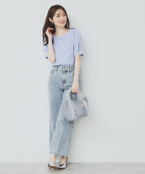 index(インデックス)の「フロントパール調タックパフトップス【UV/接触冷感/洗濯機洗い可】(Tシャツ/カットソー・レディース・チャコールグレー/ライトイエロー系/ナチュラル/ライトブルー・36/38/40/42)」の5枚目の写真