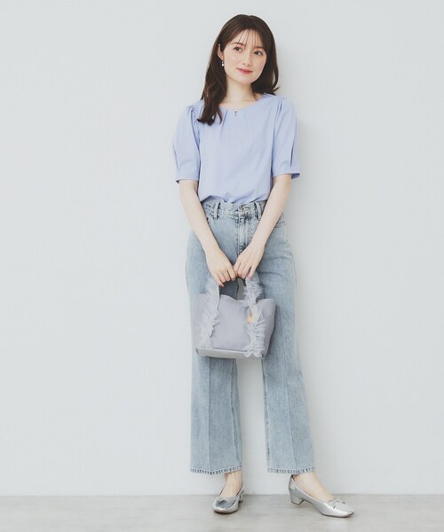 index(インデックス)の「フロントパール調タックパフトップス【UV/接触冷感/洗濯機洗い可】(Tシャツ/カットソー・レディース・チャコールグレー/ライトイエロー系/ナチュラル/ライトブルー・36/38/40/42)」の6枚目の写真