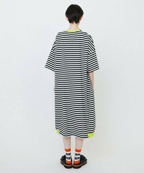 FRAPBOIS(フラボア)の「ボーダーカットワンピ(ワンピース・レディース・ブルー/ホワイト・1)」の4枚目の写真