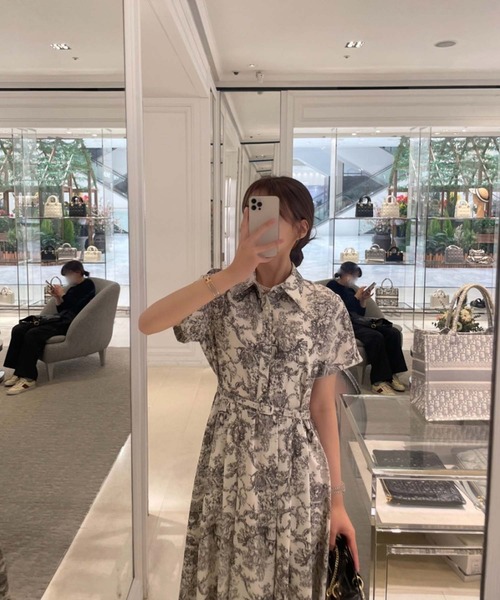 LAFFMO(ラフモ)の「トワルドジュイ風ベルト付きシャツワンピース(ワンピース・レディース・ブルー/ブラック・F)」の7枚目の写真