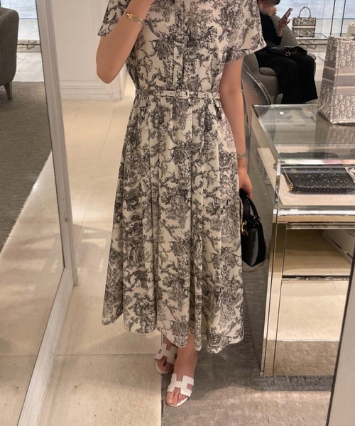 LAFFMO(ラフモ)の「トワルドジュイ風ベルト付きシャツワンピース(ワンピース・レディース・ブルー/ブラック・F)」の8枚目の写真