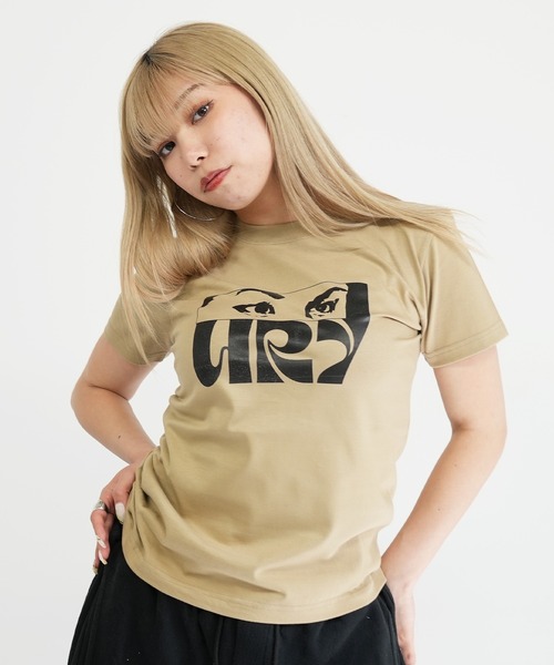 BASIS(ベイシス)の「ENAコラボTシャツ EYEロゴ Tシャツ カットソー 半袖 ダンス 練習着(Tシャツ/カットソー・レディース・ブラック/ベージュ/ホワイト・SMALL/MEDIUM/LARGE/150)」の1枚目の写真