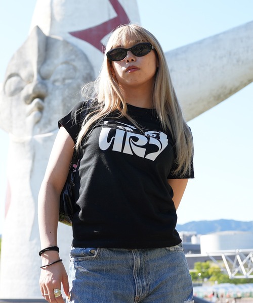 BASIS(ベイシス)の「ENAコラボTシャツ EYEロゴ Tシャツ カットソー 半袖 ダンス 練習着(Tシャツ/カットソー・レディース・ブラック/ベージュ/ホワイト・SMALL/MEDIUM/LARGE/150)」の4枚目の写真