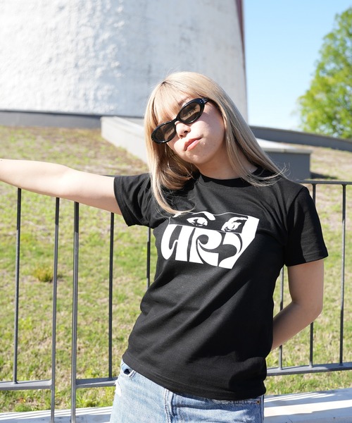 BASIS(ベイシス)の「ENAコラボTシャツ EYEロゴ Tシャツ カットソー 半袖 ダンス 練習着(Tシャツ/カットソー・レディース・ブラック/ベージュ/ホワイト・SMALL/MEDIUM/LARGE/150)」の5枚目の写真