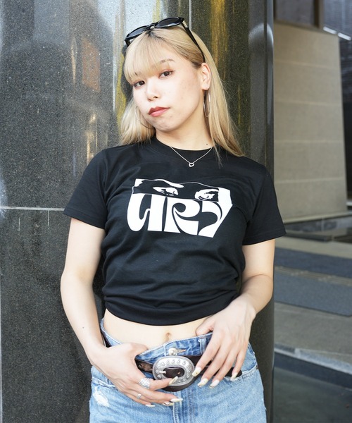 BASIS(ベイシス)の「ENAコラボTシャツ EYEロゴ Tシャツ カットソー 半袖 ダンス 練習着(Tシャツ/カットソー・レディース・ブラック/ベージュ/ホワイト・SMALL/MEDIUM/LARGE/150)」の6枚目の写真