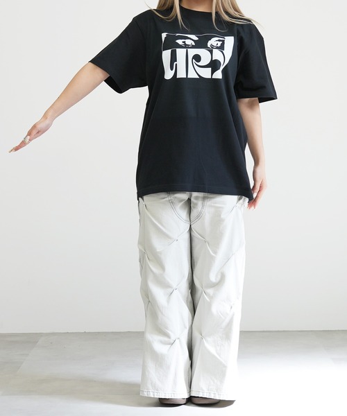 BASIS(ベイシス)の「ENAコラボTシャツ EYEロゴ Tシャツ カットソー 半袖 ダンス 練習着(Tシャツ/カットソー・レディース・ブラック/ベージュ/ホワイト・SMALL/MEDIUM/LARGE/150)」の22枚目の写真