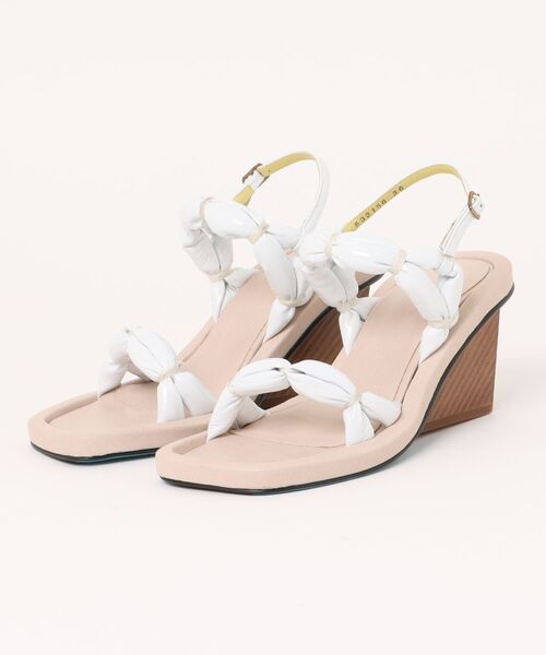 MANA（マナ）の「MANA マナ スクエアトゥ・ウッドヒールサンダル（サンダル・レディース・ブラック/ホワイト・38/36/37）」の2枚目の写真