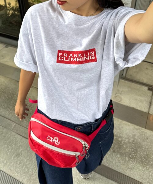 Franklin Climbing（フランクリンクライミング）の「【Franklin Climbing】ユニセックスレッドロゴプリントTEE（Tシャツ/カットソー・レディース・ホワイト/ブラック/ライトグレー・MEDIUM/LARGE）」の3枚目の写真